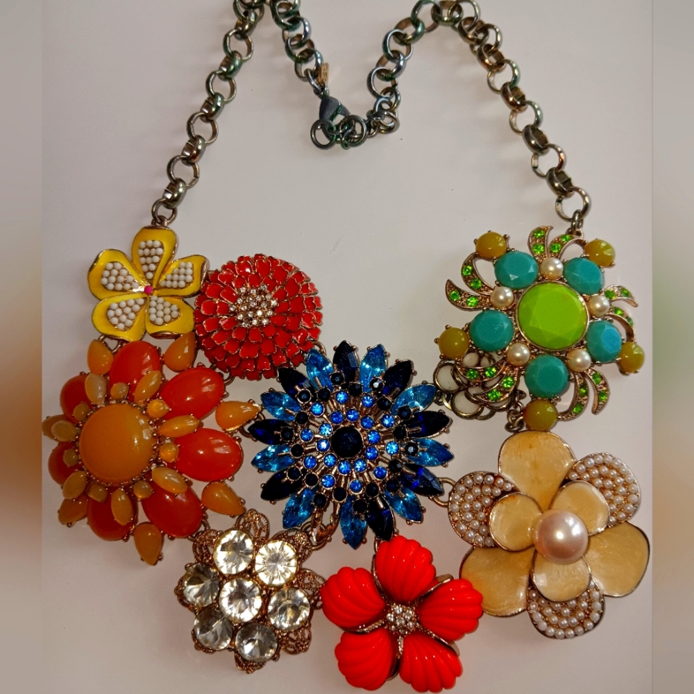 Women's necklace